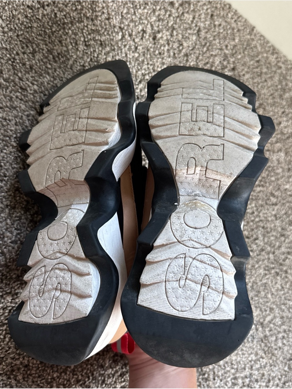 Sorel Women’s 6.5 Black White and Tan Slip-On Athletic Shoes Sneakers EUC - Picture 7 of 8